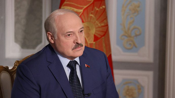 Лукашенко у критичному стані, —