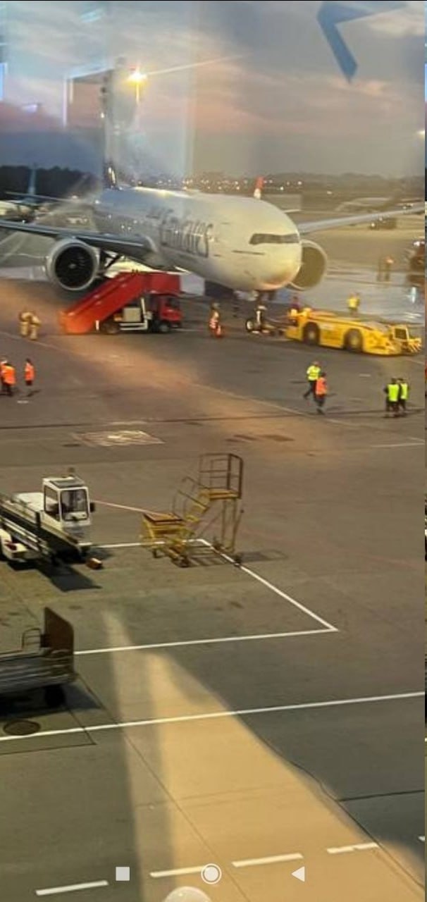 🔥 В аэропорту Санкт-Петербурга загорелся самолет авиакомпании Emirates, который должен был лететь в ОАЭ