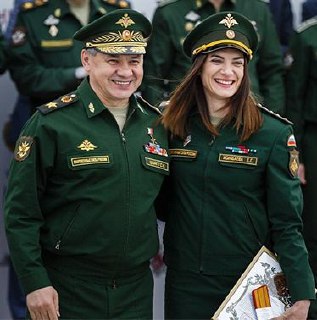 Исинбаева имеет звание майора ВС РФ, в 2012 году стала доверенным лицом Путина на президентских выборах