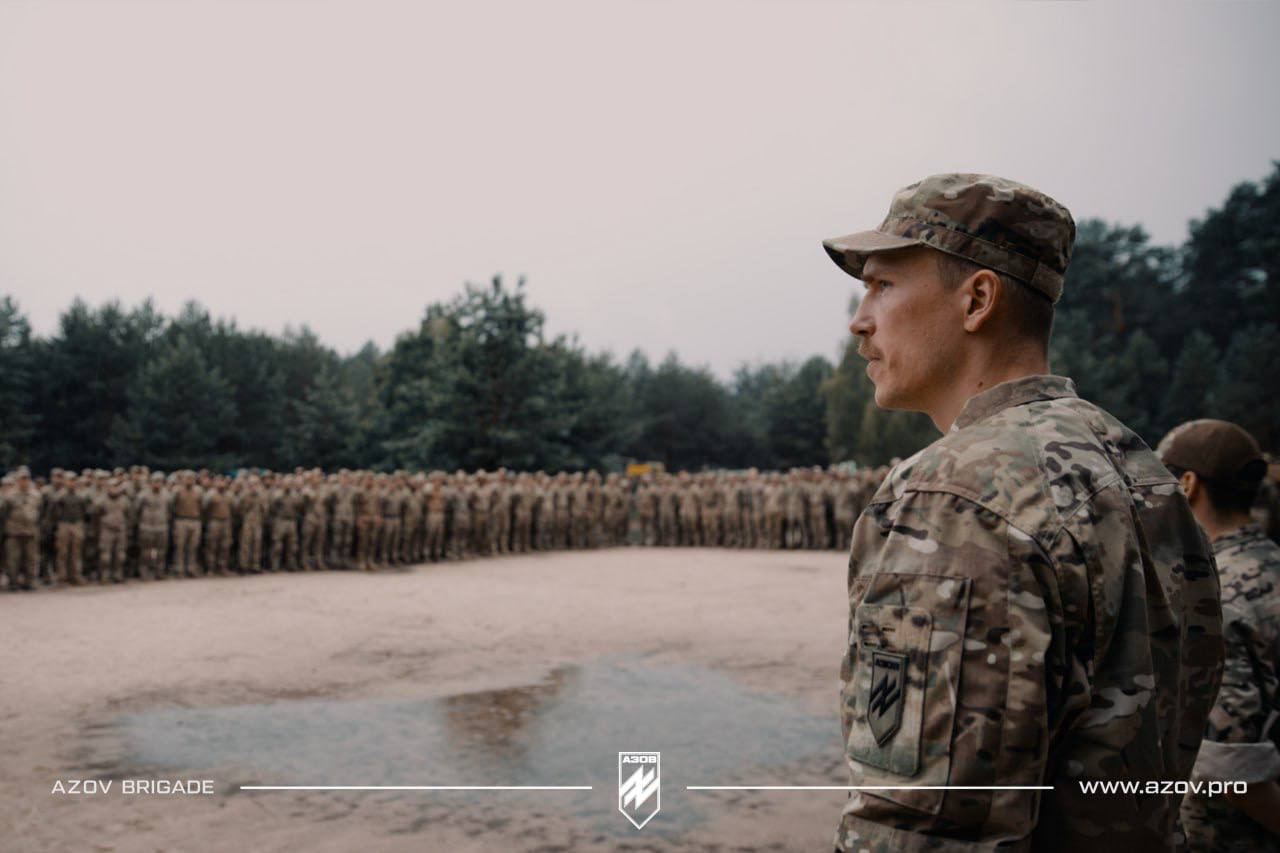 Командир бригады «Азов», подполковник Денис «Редис» Прокопенко встретился с личным составом