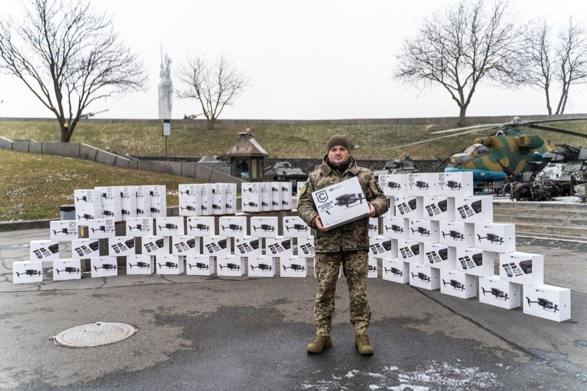 Метинвест Ахметова передал украинским бойцам больше 1500 дронов 