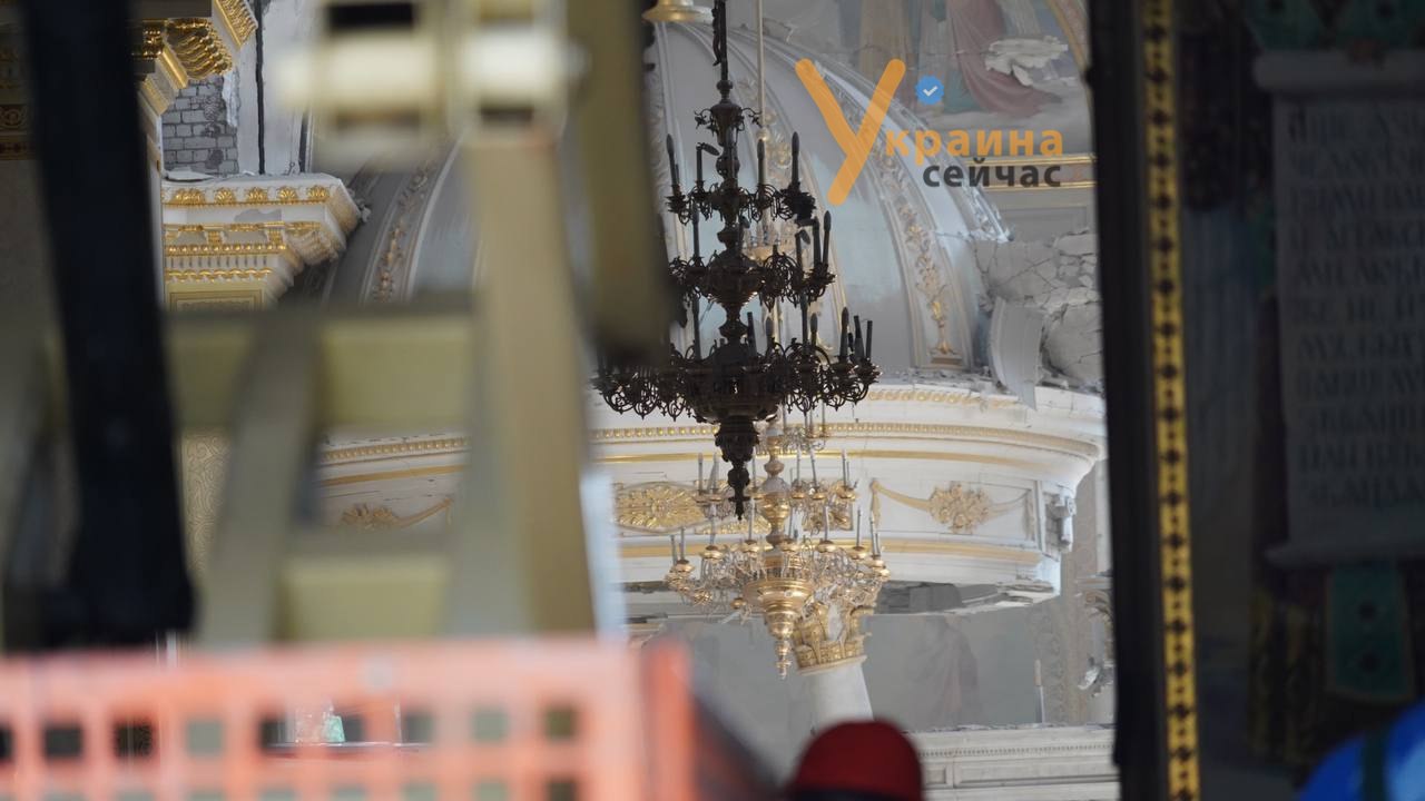 В Спасо-Преображенському соборі Одеси тривають роботи по ліквідації наслідків влучання російської ракети