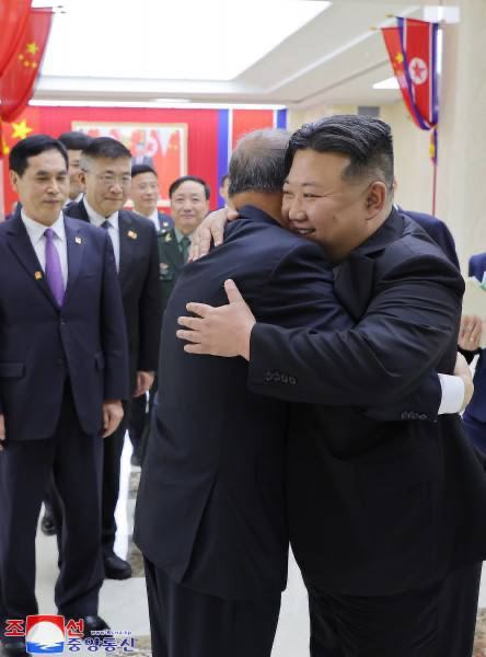 Ким Чен Ын встретился с правительственной делегацией Китая, пишут местные СМИ