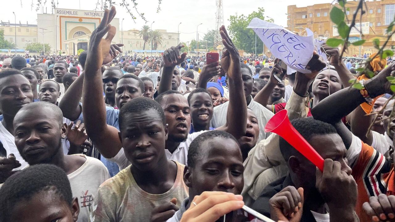 Совет мира и безопасности Африканского союза выступил против применения силы в отношении мятежников в Нигере — Monde
