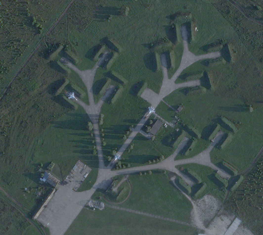 Появились спутниковые снимки атакованного аэродрома в Курске