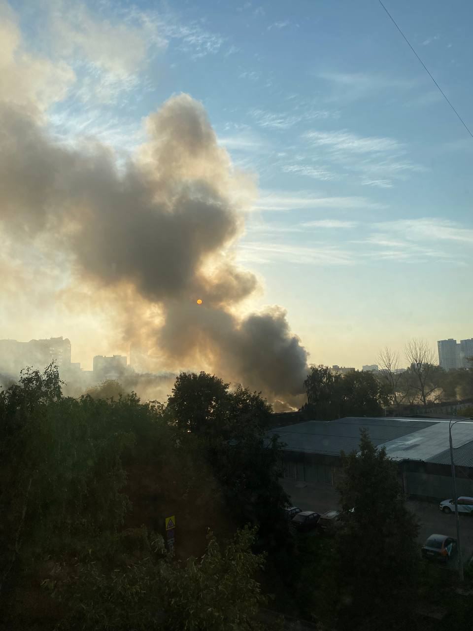 У Москві щось сильно палає після "атаки безпілотників"