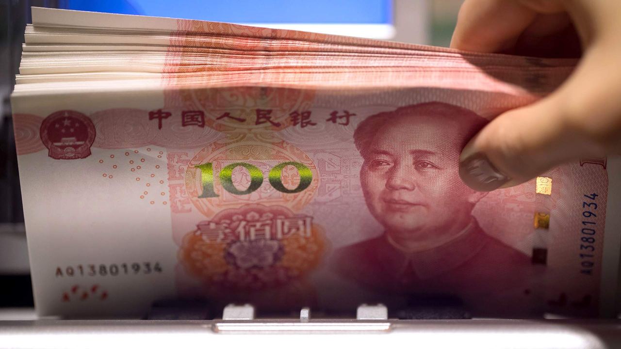 Юань упал до самого низкого уровня к доллару с 2007 года
