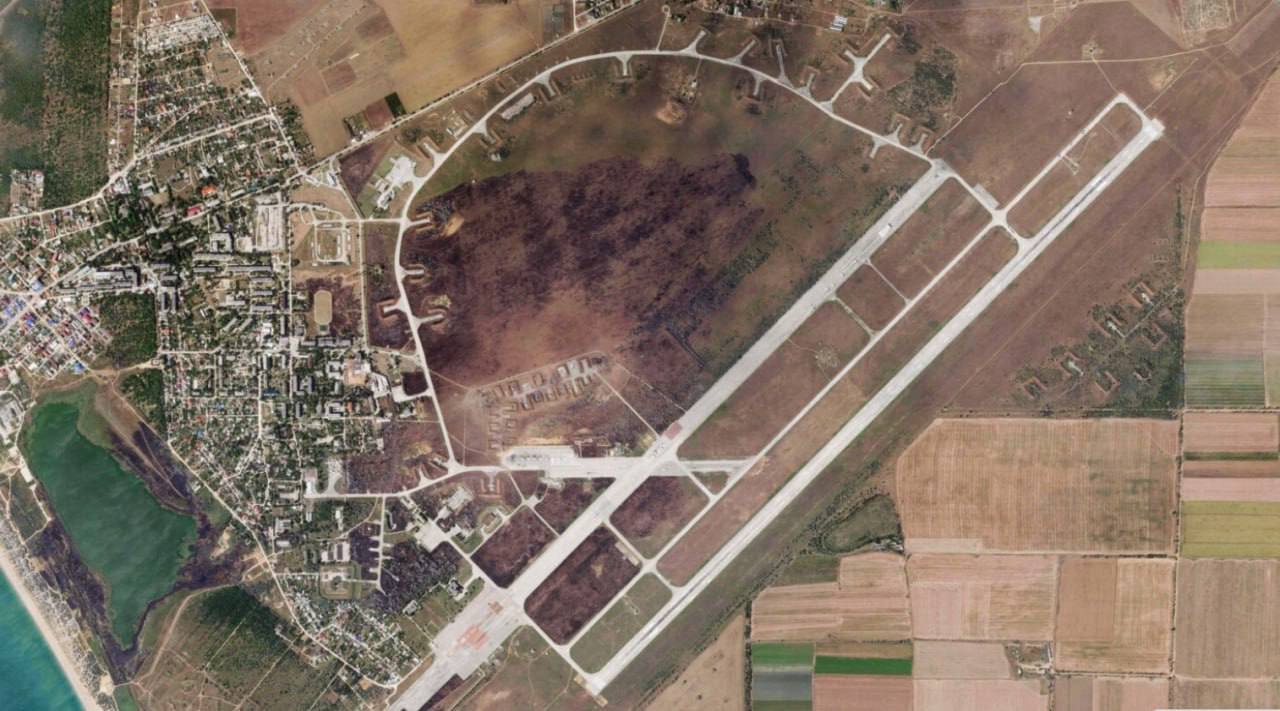 ⚡️Цієї ночі СБУ та ВМС нанесли масштабний вогневий удар по військовому аеродрому «Саки» в окупованому Криму 