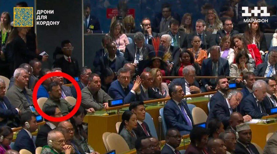 На телемарафоні змонтували ролик, де Зеленський слухає свій же виступ в ООН