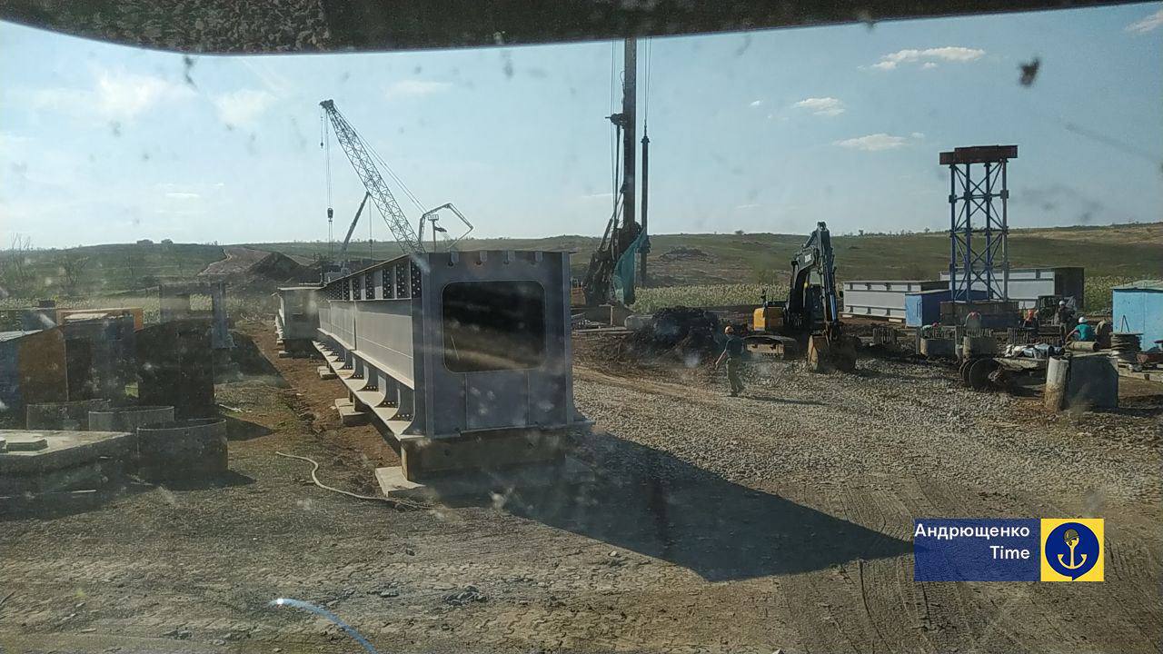 Окупанти намагаються побудувати пряме залізничне
