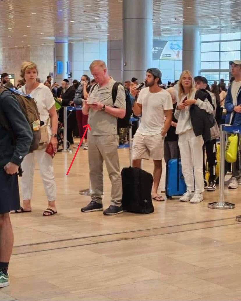В аэропорту Тель-Авива замечен российский полиик Анатолий Чубайс с женой Дуней Смирновой