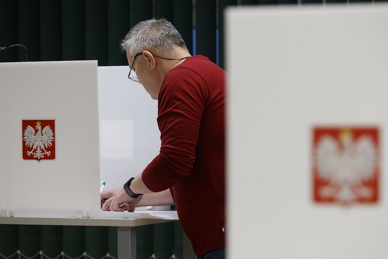 В Польше завершен подсчет голосов, правящая партия «Право и справедливость» выиграла с результатами 35,38%, - СМИ