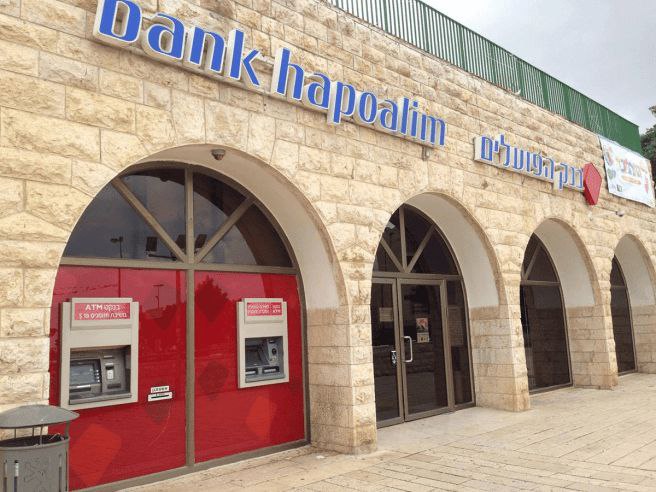 Банки Израиля начали ограничивать счета