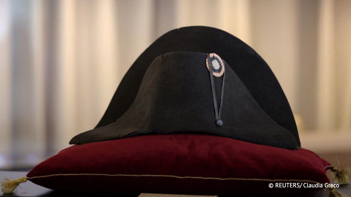 Шляпу Наполеона продали на аукционе