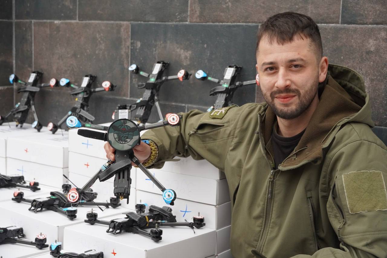 Українські захисники отримали 3000 FPV-дронів